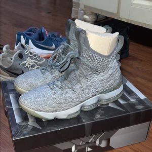 Lebron XV Basketball Shoes
